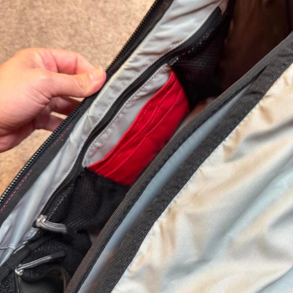 OSPREY Torque Red Black Zip Crossbody Messenger Laptop Shoulder‎ BAG